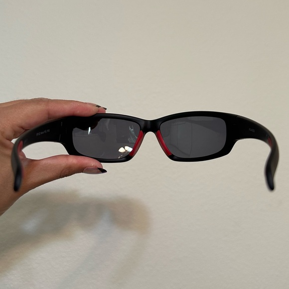 FOSTER GRANT Haven Unisex Wraparound Polarized Sunglasses Black EUC - Picture 8 of 12